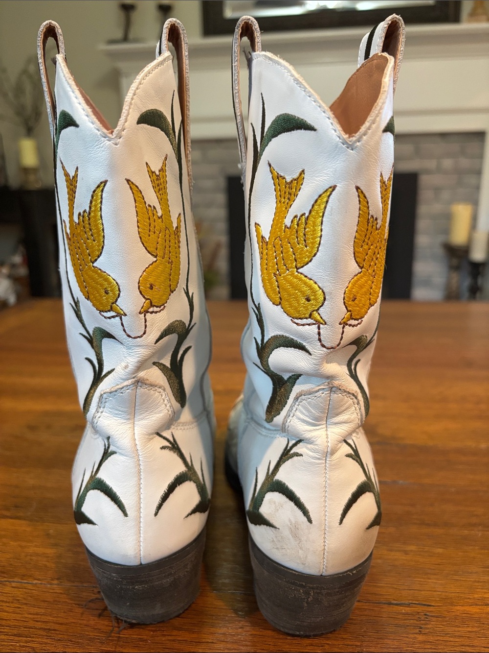 dingo White Leather Cowboy Boots with Yellow Bird Embroidery - Picture 7 of 15